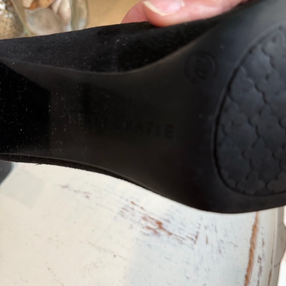 Kelly & Katie Classic Black Heels - Picture 7 of 12
